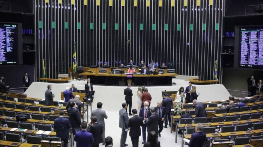 Câmara aprova em 1° turno anistia para partido que não adotarem políticas afirmativas