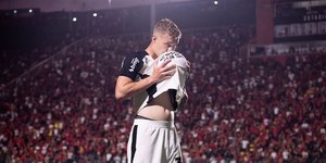 Por dívida na compra de meia, Corinthians sofre 4º transfer ban