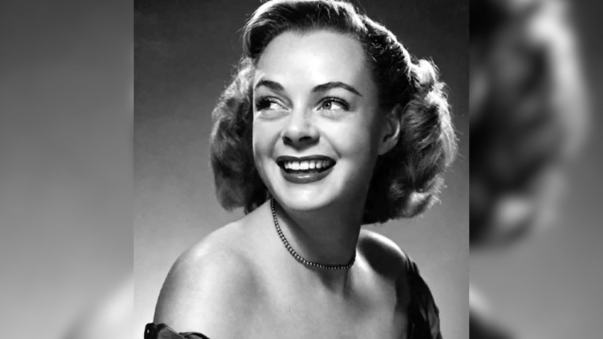 Atriz June Lockhart, de "Perdidos no Espaço", morre aos 100 anos