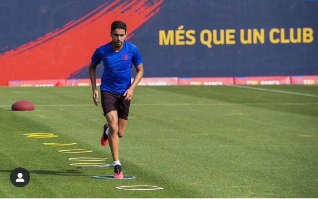 Matheus Pereira retorna aos treinos no Barça