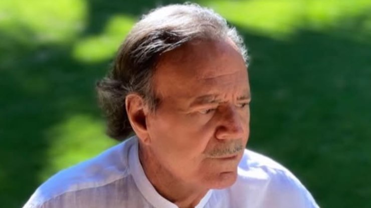 Julio%20Iglesias%20%C3%A9%20acusado%20de%20ass%C3%A9dio%20sexual