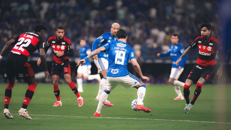 Flamengo%20x%20Cruzeiro%3A%20jogo%20mais%20esperado%20das%208%C2%AAs%20tem%20times%20em%20alta