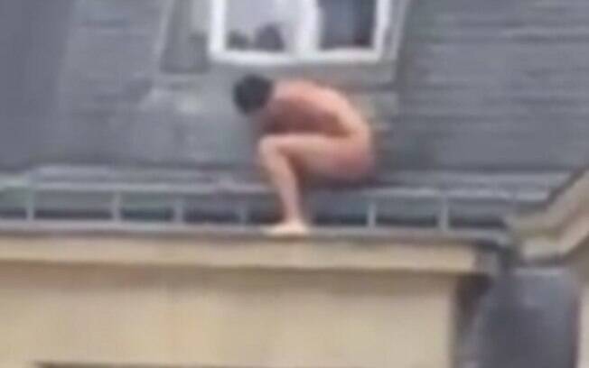Homem pelado arriscou sua vida ao se esconder embaixo de janela de apartamento da cobertura na França