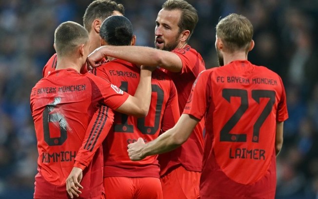 Jogadores do Bayern de Munique comemoram um dos gols da vitória sobre o Bochum pelo Campeonato Alemão