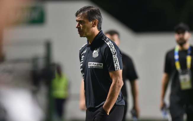 Fabián Bustos foi demitido em julho de 2022