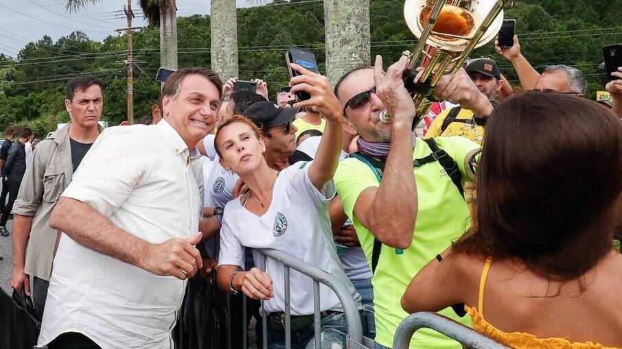 Jair Bolsonaro se encontra com apoiadores em Florianópolis, Santa Catarina