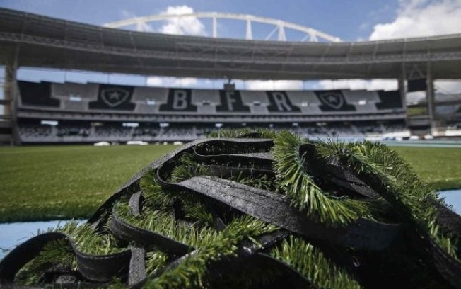Gramado do Estádio Nilton Santos, do Botafogo, é artificial Gramado do Estádio Nilton Santos, do Botafogo, é artificial
