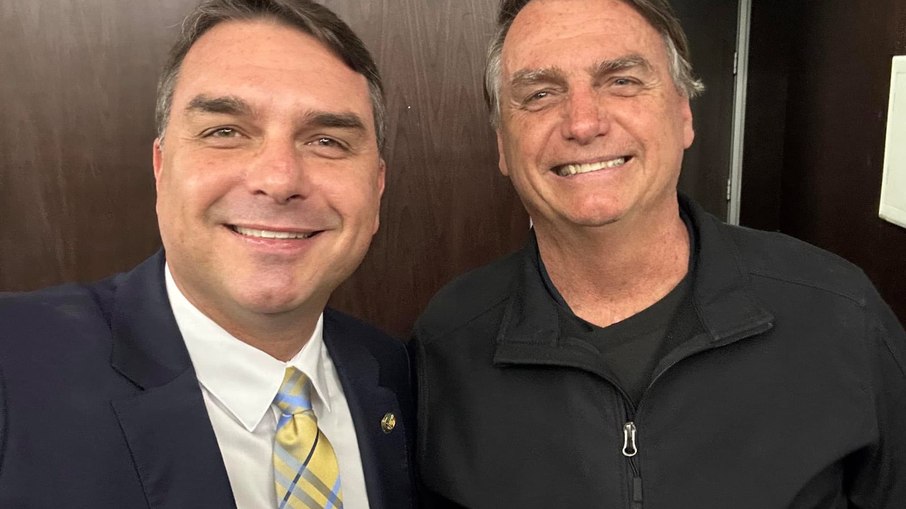 Jair e Flávio Bolsonaro Jair e Flávio Bolsonaro
