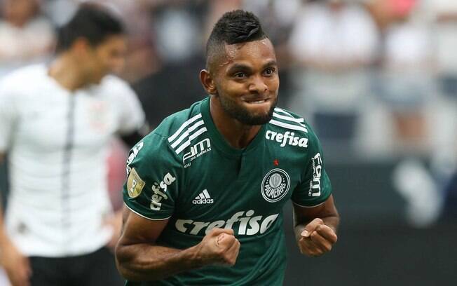 Borja comemora gol pelo Palmeiras contra o Corinthians