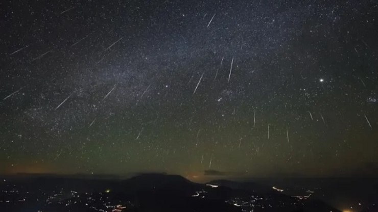 Madrugada terá chuva de meteoros
visível em todo o Brasil