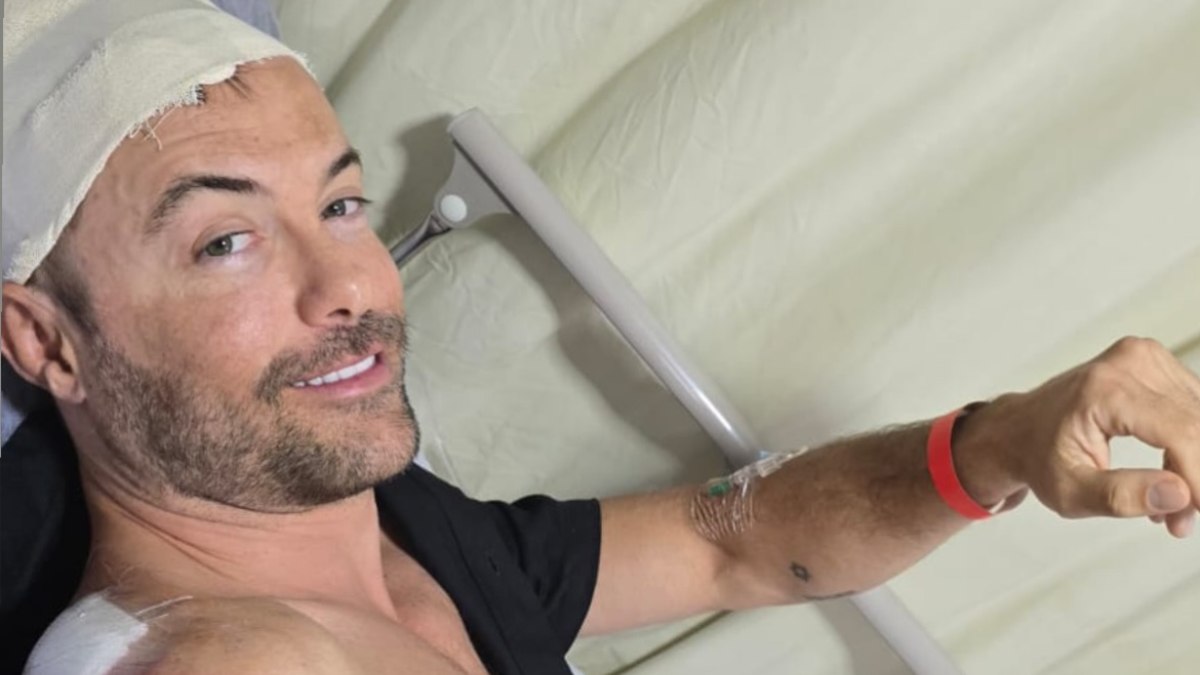 Kayky Brito aparece com a cabeça enfaixada após cair da bicicleta Kayky Brito aparece com a cabeça enfaixada após cair da bicicleta