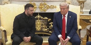 Trump vai marcar reunião com Putin e Zelenski para acordo de paz