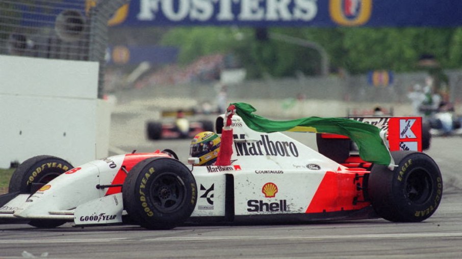 Ayrton Senna ao volante da McLaren Ayrton Senna ao volante da McLaren