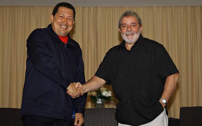 Lula e Hugo Chávez: política externa do PT também privilegiava afinidades ideológicas