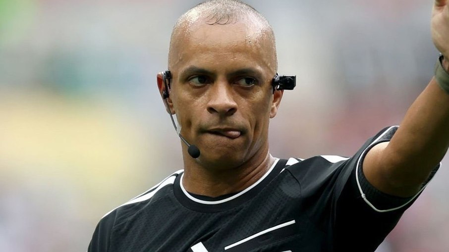 Árbitro da abertura, Wilton Pereira volta a virar meme na Copa