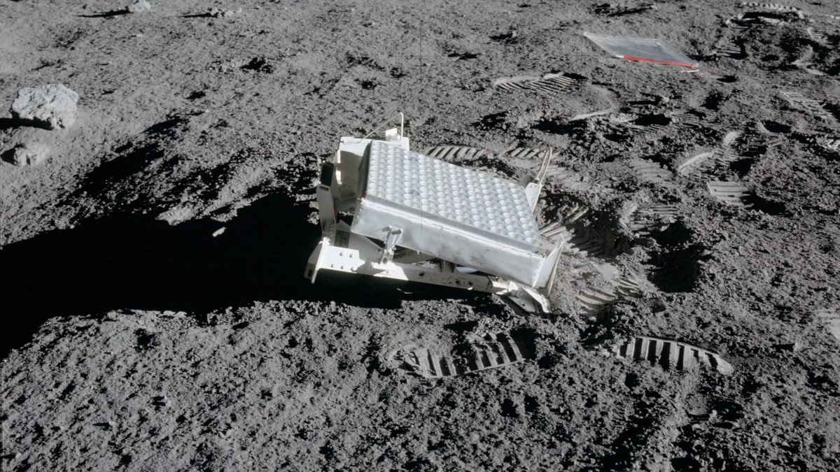 Espelhos na Lua? Descubra a Tecnologia Secreta que Mede a Distância da Terra!