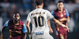Lateral do Vasco xinga e aponta deslealdade de Neymar: "Maldoso"