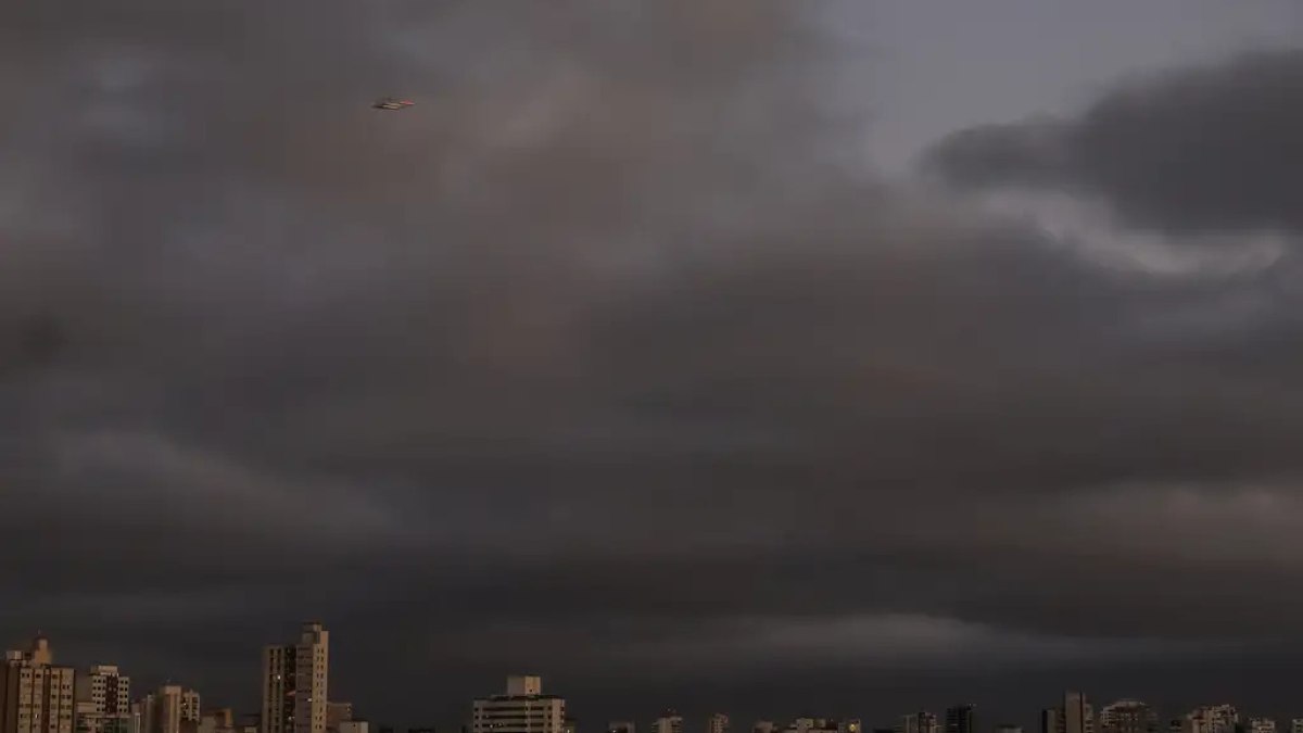 Frente fria provoca tempestades