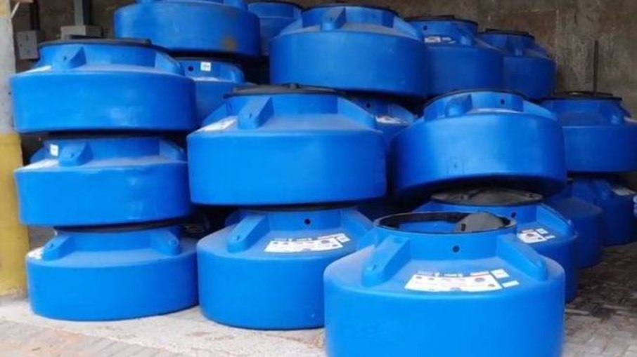 Distribuição. Doação de caixas d'água a associações teve boom. Em Petrolina (PE), equipamentos estavam abandonados em depósito da Codevasf, em 2021