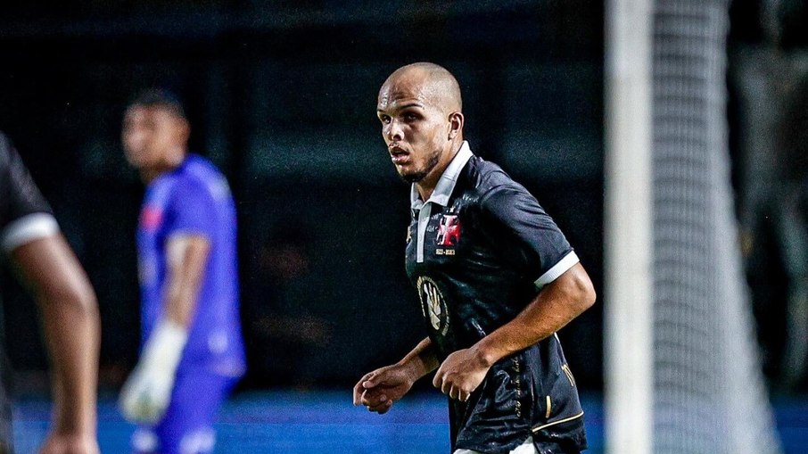 Rodrigo está treinando à parte do elenco do Vasco