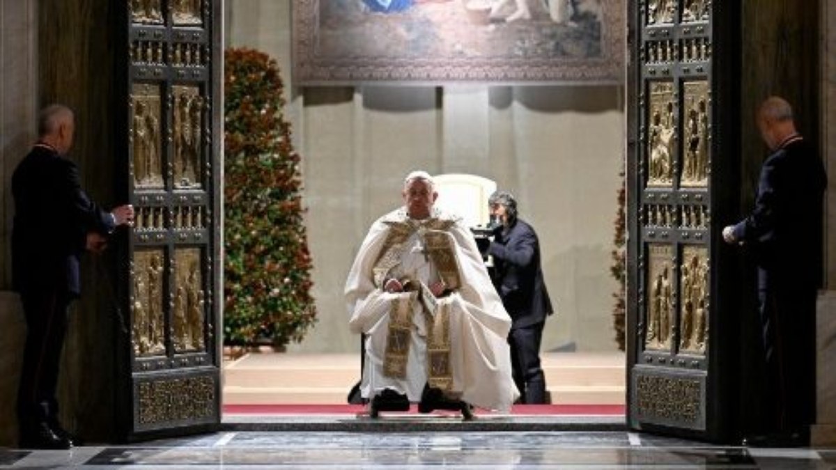 Papa Francisco está internado há quase um mês, em Roma Papa Francisco está internado há quase um mês, em Roma