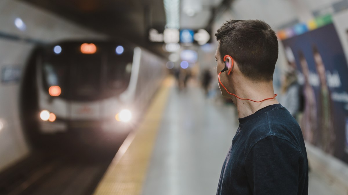 Uma seleção de fones de ouvido para viajar 