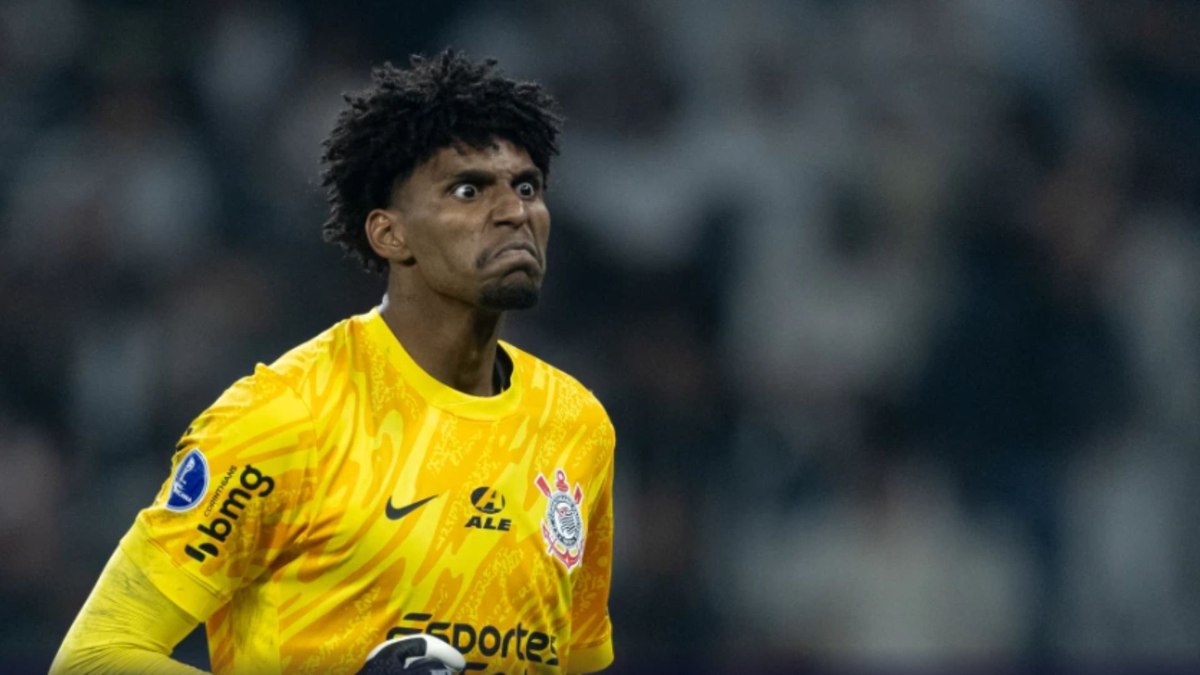 Hugo Souza supera marca de Dida pelo Corinthians
