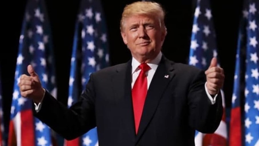 Donald Trump aparece como o favorito para as eleições americanas em 2024. É o que aponta a pesquisa realizada pela ABC News e pelo Washington Post. O resultado foi divulgado na última semana de setembro. 