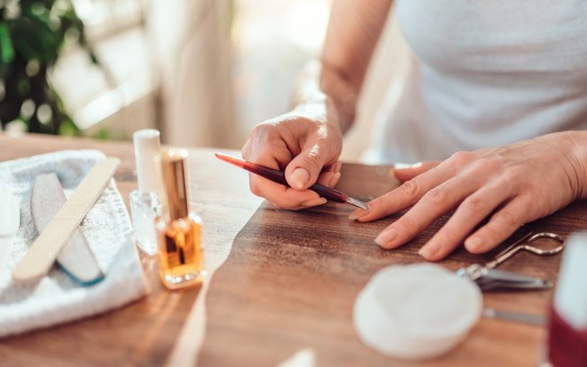 Unhas perfeitas em casa: aprenda a montar o kit de manicure perfeito
