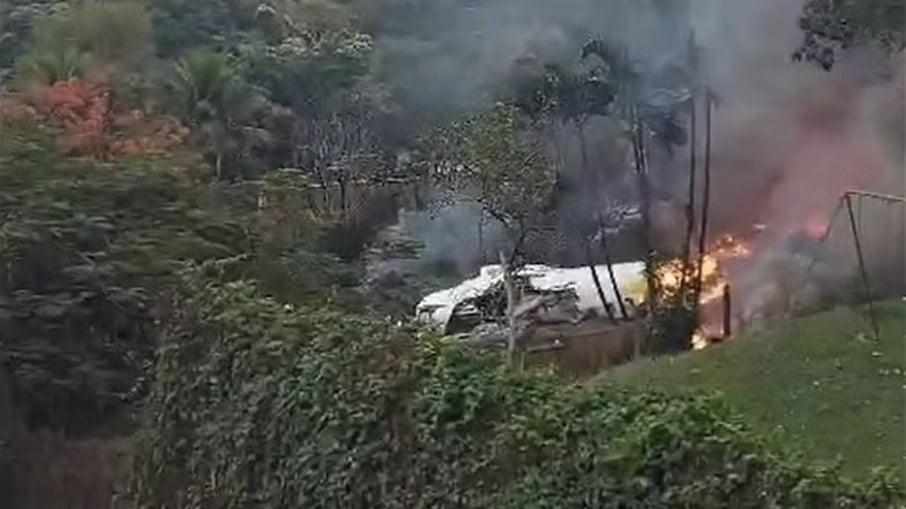 Avião caiu no condomínio residencial Recanto Florido, segundo a Prefeitura de Vinhedo