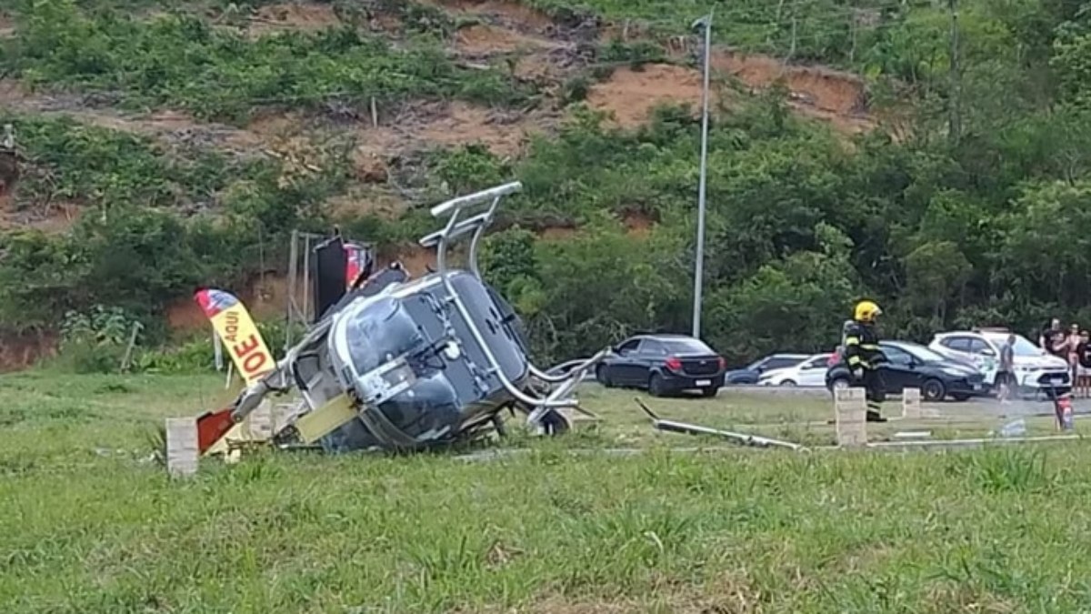 Helicóptero com cinco pessoas cai em Santa Catarina