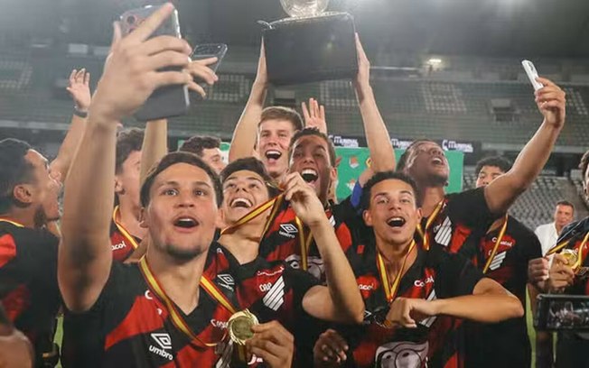 Piazada do Furacão é campeã mundial juvenil