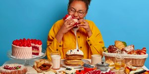 Médica endocrinologista fala sobre gatilhos para a compulsão alimentar
