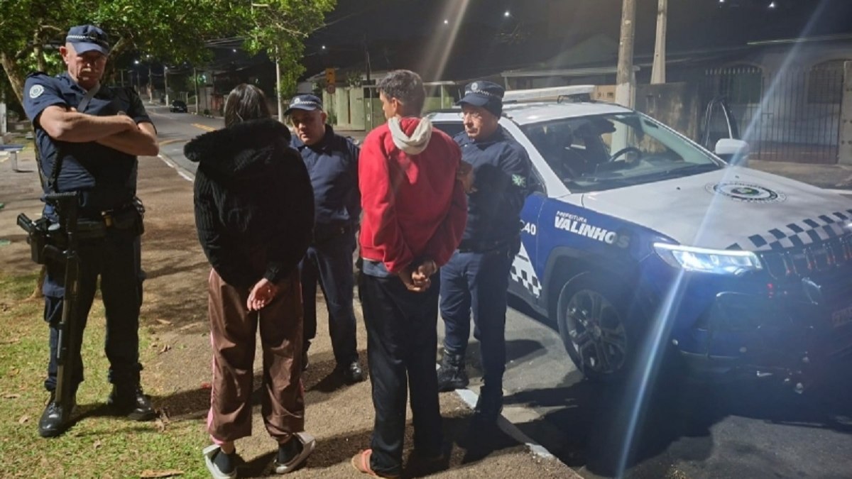 Casal durante abordagem da GCM  de Valinhos