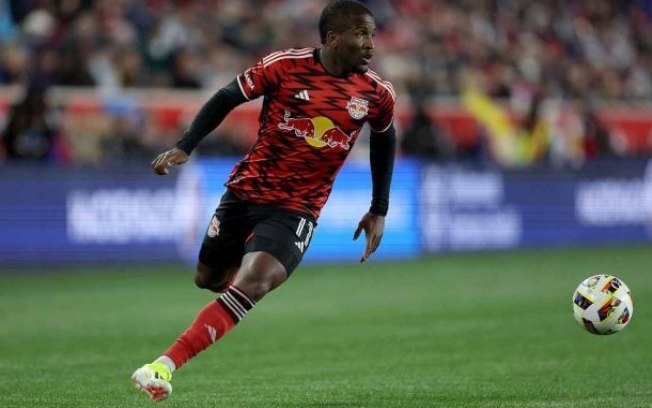 Elias Manoel, que está encaminhado no Botafogo, em ação pelo NY Red Bulls, dos Estados Unidos Elias Manoel, que está encaminhado no Botafogo, em ação pelo NY Red Bulls, dos Estados Unidos