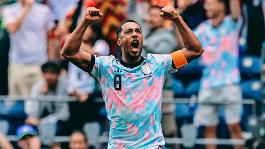 Tielemans marcou dois gols na vitória da Bélgica