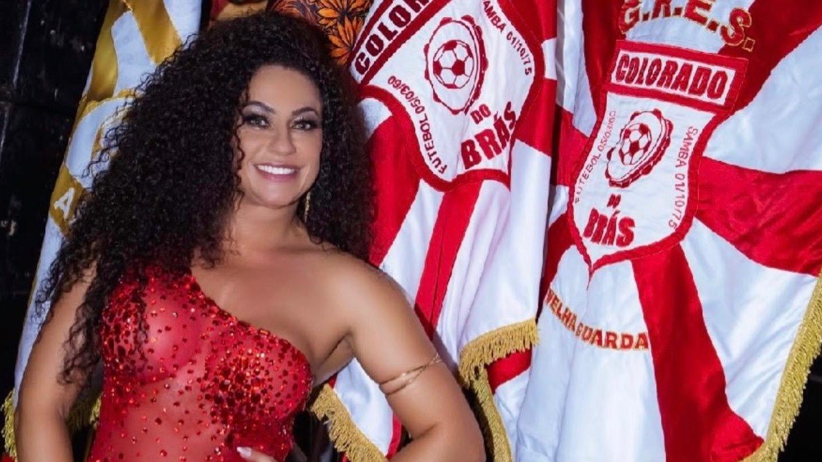 Adriana%20Santos%20mostra%20for%C3%A7a%20no%20Carnaval%20de%20S%C3%A3o%20Paulo