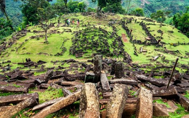 Enorme pirâmide enterrada na Indonésia pode ser a mais antiga do mundo