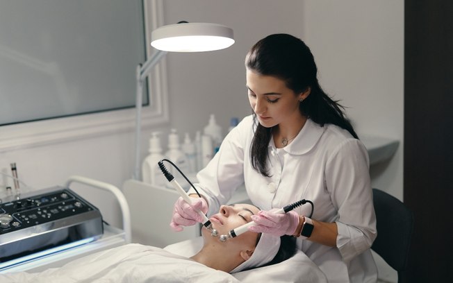 Dia do dermatologista reforça nova lógica skincare Dia do dermatologista reforça nova lógica skincare