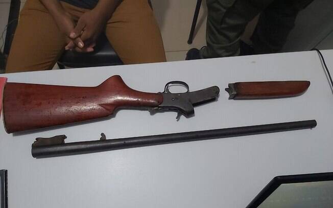 Arma usada pelo adolescente foi entregue à polícia