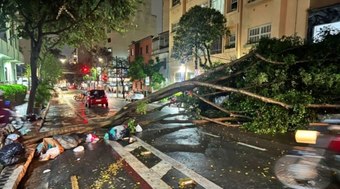 Temporal%20em%20SP%20deixa%20regi%C3%B5es%20sem%20luz%20e%20em%20alerta%20para%20alagamento