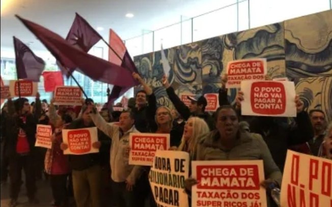 Ricos x pobres: MTST invade sede do Itaú na Faria Lima. Veja o vídeo