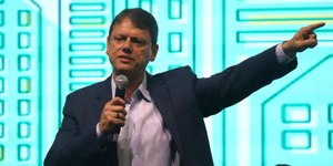 Tarcísio cobra intervenção imediata na Enel após apagão em SP