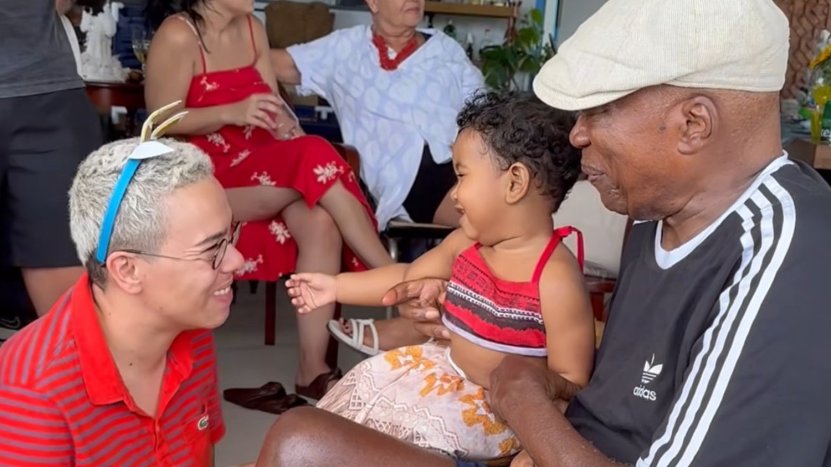 Maria Gadú reúne outras mães e Milton Nascimento no aniversário da filha