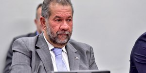 'Nunca acobertei desvios", diz Lupi em depoimento à CPMI do INSS