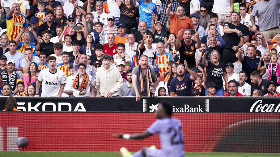 Episódio de racismo contra Vini Jr aconteceu na partida entre Valencia x Real Madrid