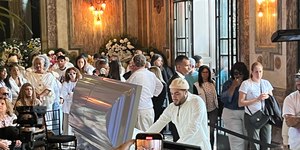 Francisco Gil se despede da mãe em velório emocionante no Rio
