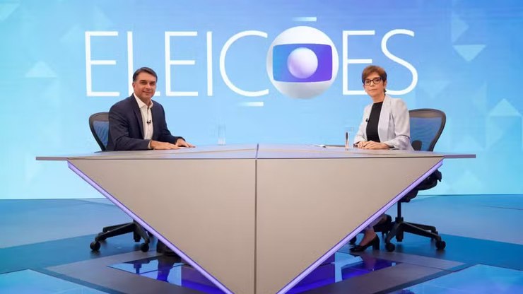 Flávio Bolsonaro foca em ataques a Lula e se esquiva de Vorcaro