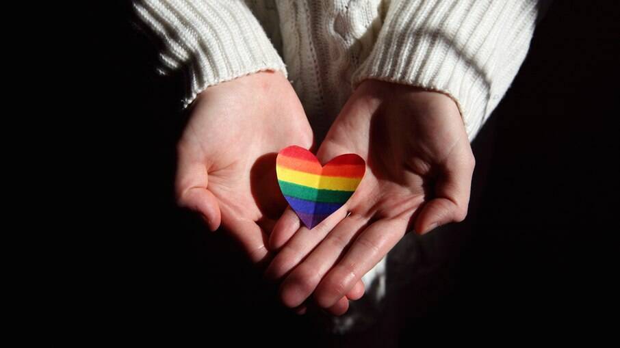 Conheça iniciativas voltadas para a comunidade LGBTQIA+ para começar a apoiar