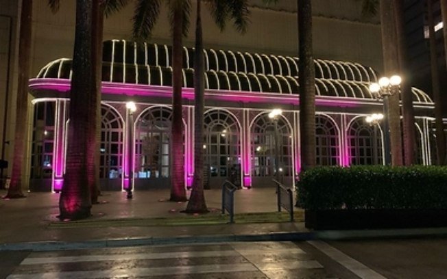 Pátio Higienópolis Apoia Campanha Outubro Rosa com Iluminação das Fachadas
